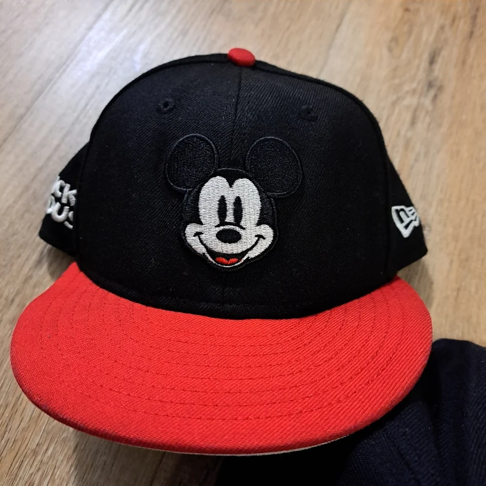 Disney Mickey Mouse Snapback Cap New Era 9FIFTY Black White Red Hat Size Youth